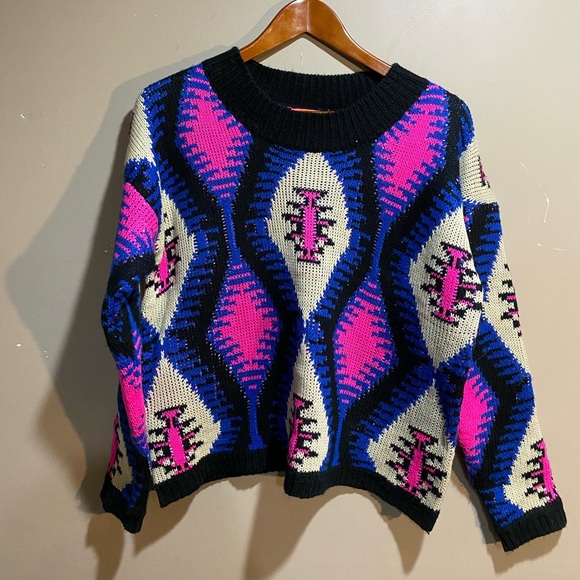 Lulumari Sweater - Picture 3 of 3